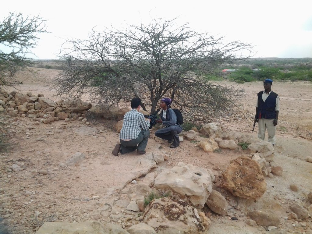 Sada Mire while presenting the history of Aw-Barkhadle archaeological site in the filming of the Futura Channel documentary 'Sada and Somaliland' by Luis Nachbin, August, 2015